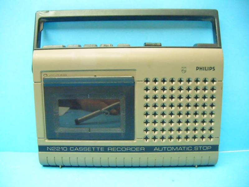 Radiosveglia Hitachi Kc-550E — Registratore Portatile Philips N2217